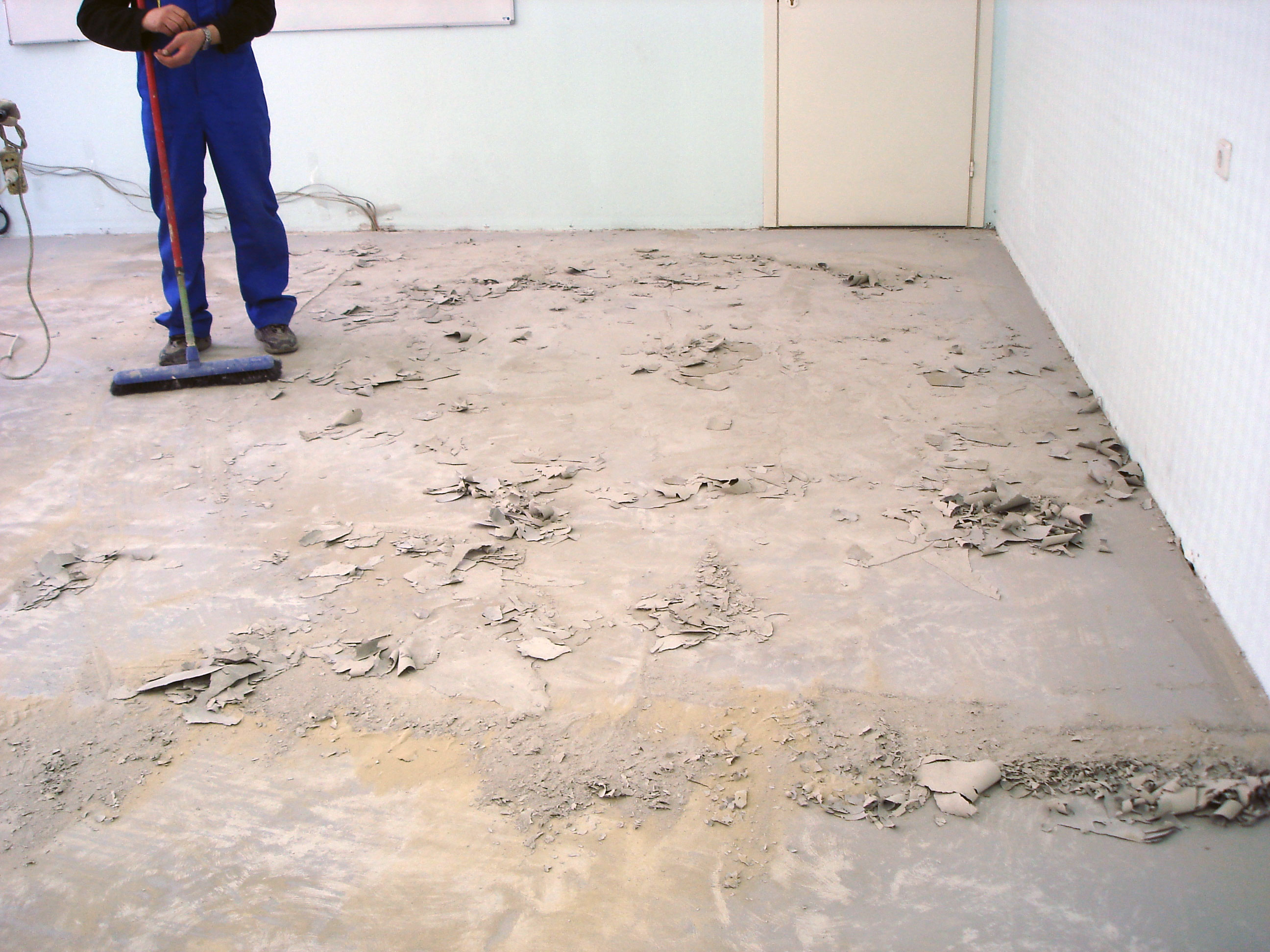 Ремонтная стяжка. Старый бетонный пол. Обеспыливание бетонного пола. Полы бетонные восстановленные. Старый цементный пол.